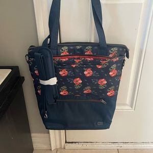 Lug Aloha Navy Whirl NWOT